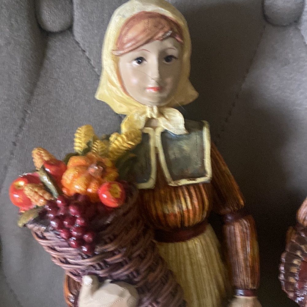 Beautiful Thanksgiving Pilgrims - Picture 2 of 5